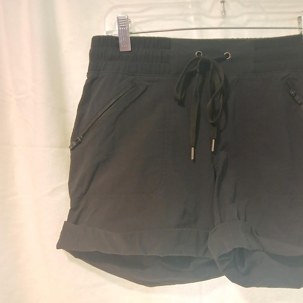 GapFit Womens Black Active Shorts Rolled Hem Zipper Pockets Drawstring Small